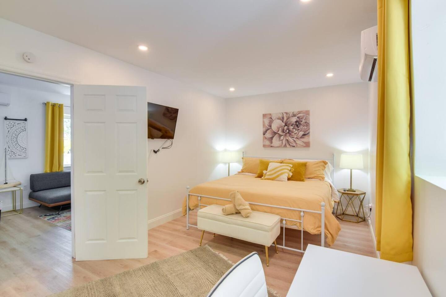 Beautiful Casita With King Bed And Private Patio Close To Calle 8, Mia Airport, Coral Gables Miami Exterior photo